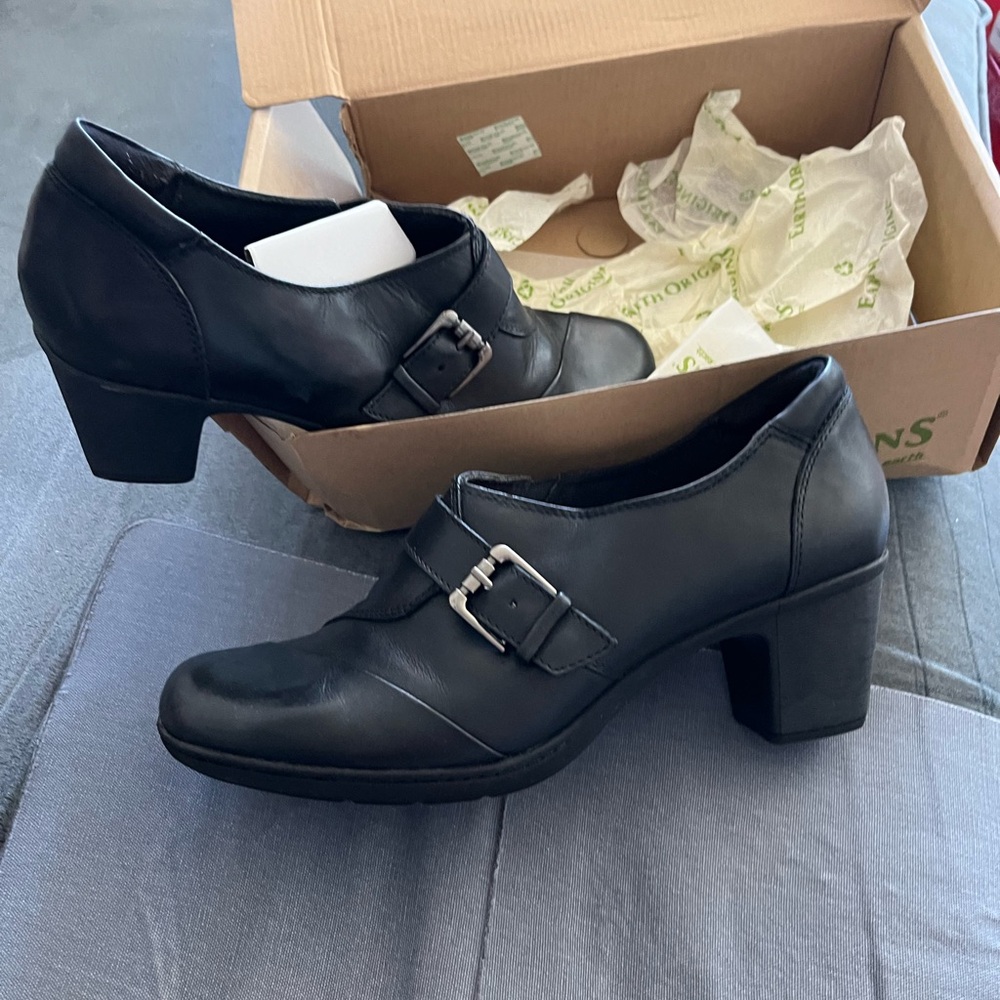 Earth Origins women’s black sz 11 M cute heels. Worn once. In box